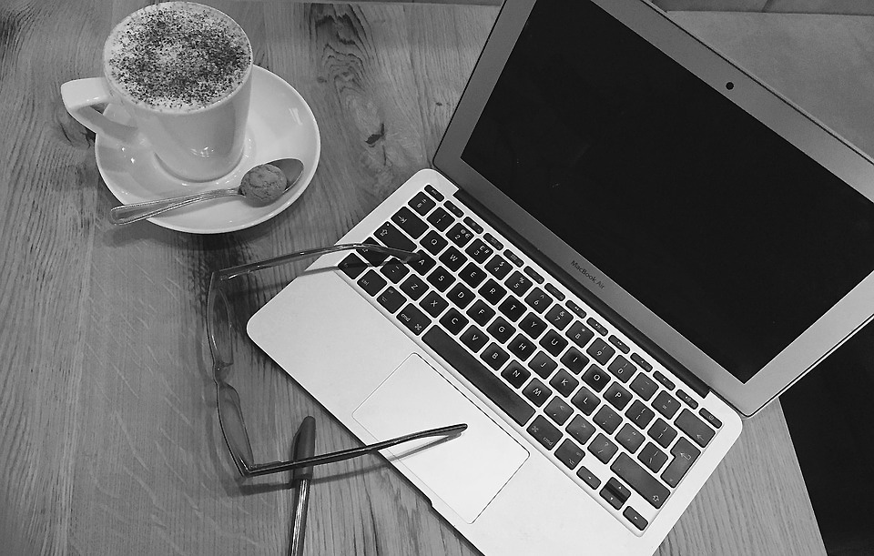 laptop-cafe-pixabay.jpg