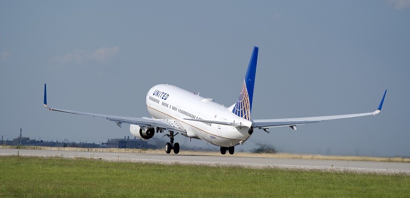 united-plane-737-taking-off-featured-830x400.jpg
